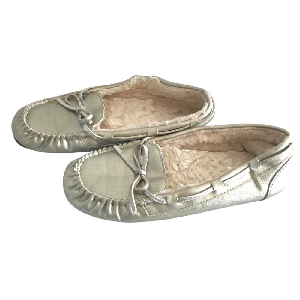 WARM WOMENS SILVER TONE SLIP ON SHOES SIZE 8